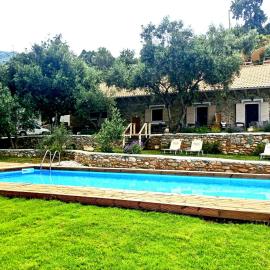 La Baia Guest House, hotel in Karítsa