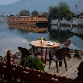 OMAR KHAYYAM HOUSEBOAT Retreat, hotel Szrínagarban