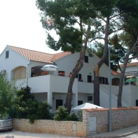 Apartments Dinka, hotel v destinaci Mirce
