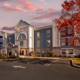 Viesnīca Comfort Suites East Brunswick - South River pilsētā Īstbrunsvika