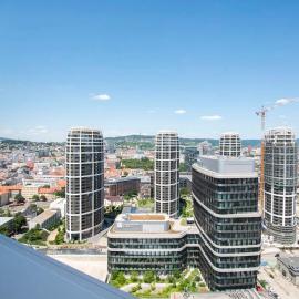 28th floor Luxury Skyline 1BDRM Apartment - Downtown City center – hotel w Bratysławie