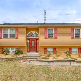 4 Mi to Hudson River: Cozy Newburgh Home!