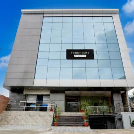Townhouse Khammam Formerly Bluemoon, hotel v mestu Khammam