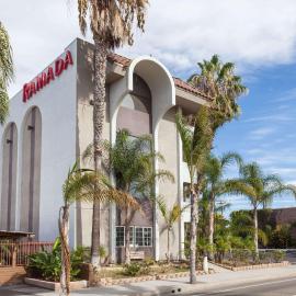 Ramada by Wyndham Oceanside, hotel di Oceanside