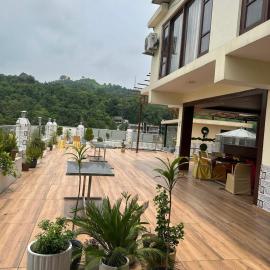 Hotel Anant Restaurant And Bar, ξενοδοχείο σε Mandi