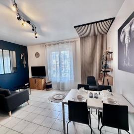 Appart T2 élégant 5 pers - Hypercentre - Spacieux, hotell i La Flèche