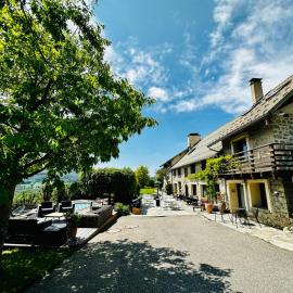 Chambre d'Hôtes La Grange des Ecrins, khách sạn ở Chabottes