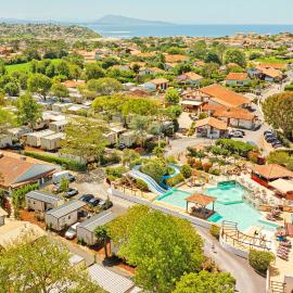 Camping Domaine Berrua - Maeva Sélection، فندق في بيدار