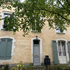 Chez Nous Laval, khách sạn ở Laval