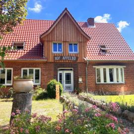 Hof Appelbue - Urlaub in zwei Ferienwohnungen im Storchendorf Bergenhusen, hotell sihtkohas Bergenhusen