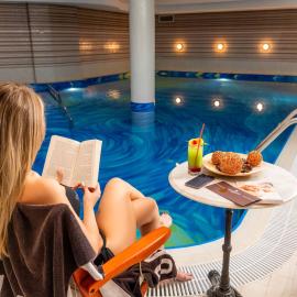 Cosmopolitan Hotel & Wellness โรงแรมในรูเซ