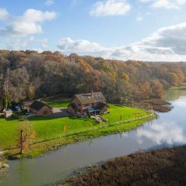 Serene Riverside: 6BR Luxury Retreat in Curdridge, hotel in Curdridge