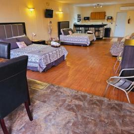 West Side Studio Apartments, хотел в Анаско