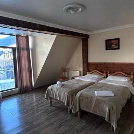 Mestiatour Guest House, khách sạn ở Mestia