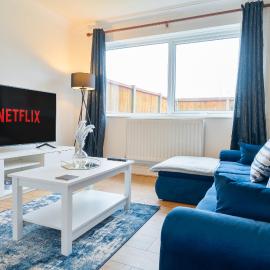 Charming & Spacious City Centre House - Perfect for Family & Contractor - Sleeps 8, hotel em Canterbury