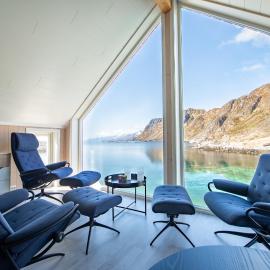 Lofoten Waterfront luxury lodge, Hotel in Ballstad