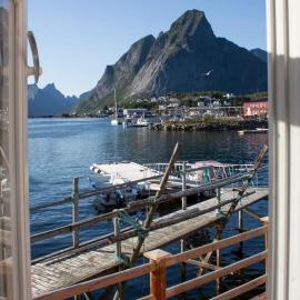Authentic central located cabin close to Reinebringen Lofoten, Hotel in Reine