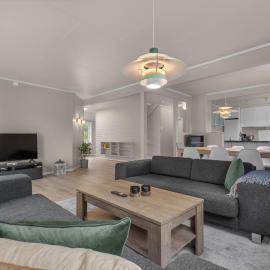 Northstay - Grimsby House, Free Parking, Sauna, Sleeps 16