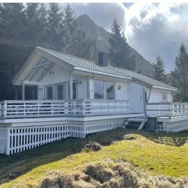 Vettinghytta, close to the sea with amazing view., Hotel in Gravdal
