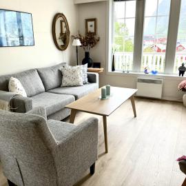 Koselig nyrestaurert hus med flott utsikt!, hotel a Reine