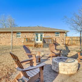 4 Mi to Dtwn Guthrie: Family Home w/ Fire Pit!