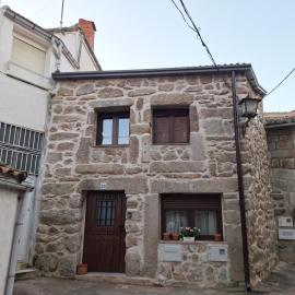 La Escondida, hotel in Burgohondo