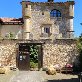 Palacio de los Alvarado en Las Merindades, hotel em El Ribero