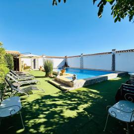 Finca El Rosario, готель у місті Casas de los Pinos