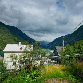 Charming 2-bedroom loft by UNESCO site Jotunheimen and Vettifossen!, hotel in Årdalstangen