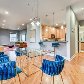 Heart of Dtwn Omaha: Historical Apt w/ Perks, hotel in Omaha