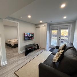 Rita's Kunjo - 2BR, 3BD, 2WR, Full Ktchn, Living, hotel em Whitby