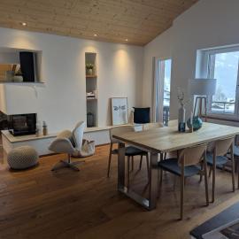 Davos WEF Luxurious Penthouse Apartment, hotel a Klosters Serneus