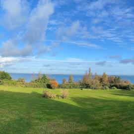 Maison en bord de mer avec jardin arboré à Groix - FR-1-813-17, hotel a Groix