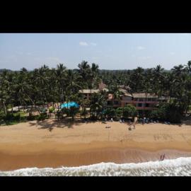Roy Villa Beach Front, hotel sa Padagala