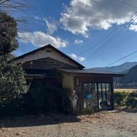 六弥苑, מלון בMatsuzaki