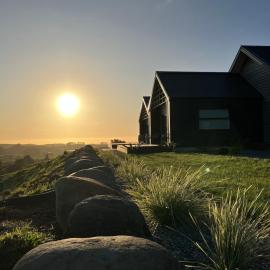 Views on King, hotel in Egmont Village