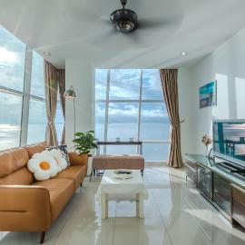 Maritime Seaview Comfy Suite Penang with TVbox,Pool,Freewifi,2-8pax, hotel in Jelutong