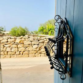 Traditional entire maisonette close to airport, hotel u gradu 'Birżebbuġa'