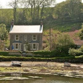Coombe Villa, hotel din Kea