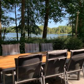 Forest lakehouse with Breathtaking Sauna, hotel a Lanaken