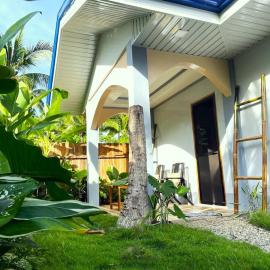 Miraflores - Seaside Villa with private Garden in Siargao