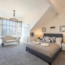Richmond Retreat - Luxurious and comfortable spacious 2 floor apartment