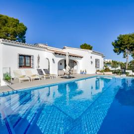 Villas Guzman - Olga, hotell sihtkohas Moraira