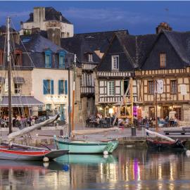 Coup de Coeur sur le Port de ST GOUSTAN, Trés Bel Appartement avec Terrasse, hotel u gradu Ore