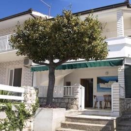 Apartments and Rooms Florijan