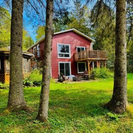 Chalet du Ruisseau Enjoy nature all year long, hotel di Bouchette