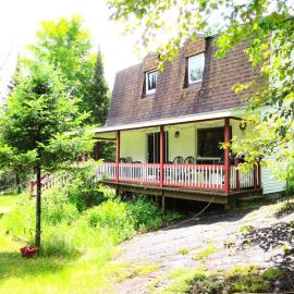 Waterfront hiking trails ATV Skidoo, hotel sa Messines
