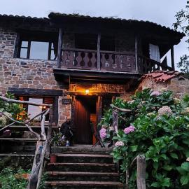 Albergue De Soba、Lavínのホテル