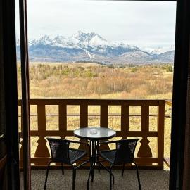 One-room apartment with a view of the High Tatras B 405, hotel in Veľká Lomnica
