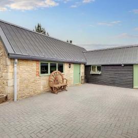 The Rookery 2 bedroom barn, hot tub, dog friendly, hotel u gradu Minety